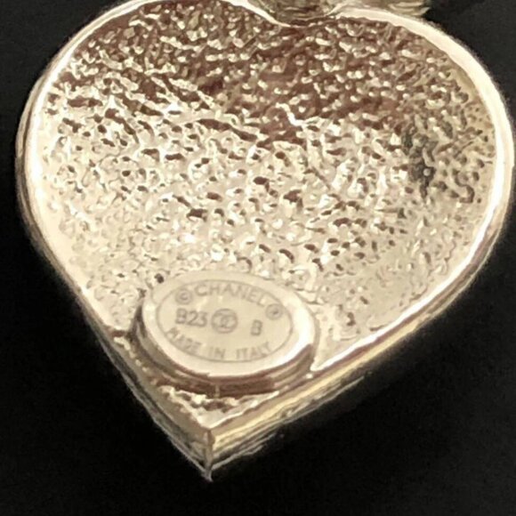CHANEL CC Logos Rhinestone Pearl Heart Stud Earrings Silver Tone B23B Auth w/Box - Picture 9 of 10